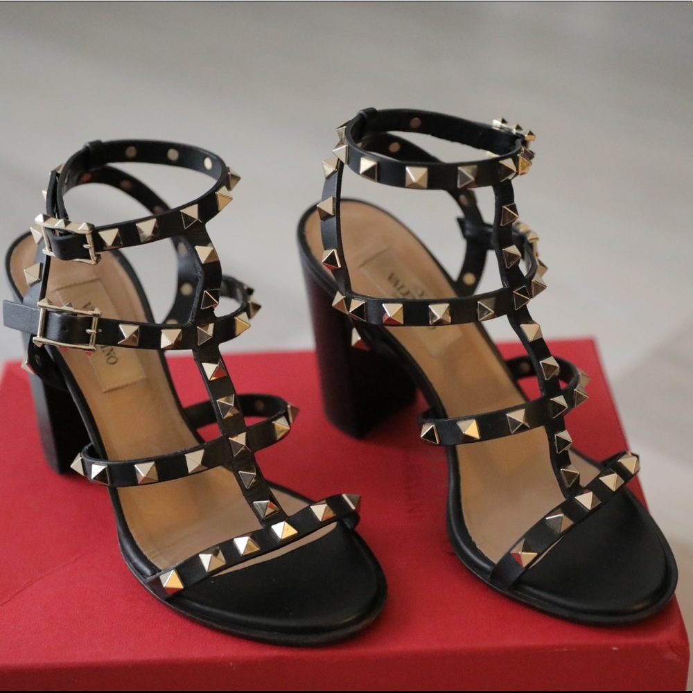 Beautiful Black Valentino Sandal Heels Size 5